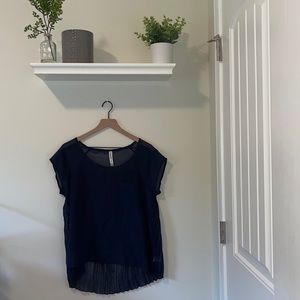 4 for 25🌻Aeropostale navy top